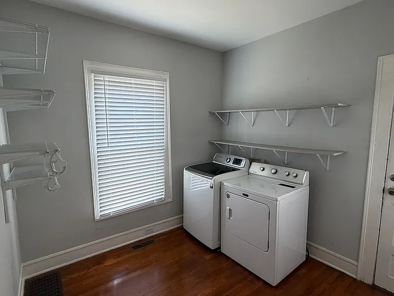 411 N Spring St — Photo 11