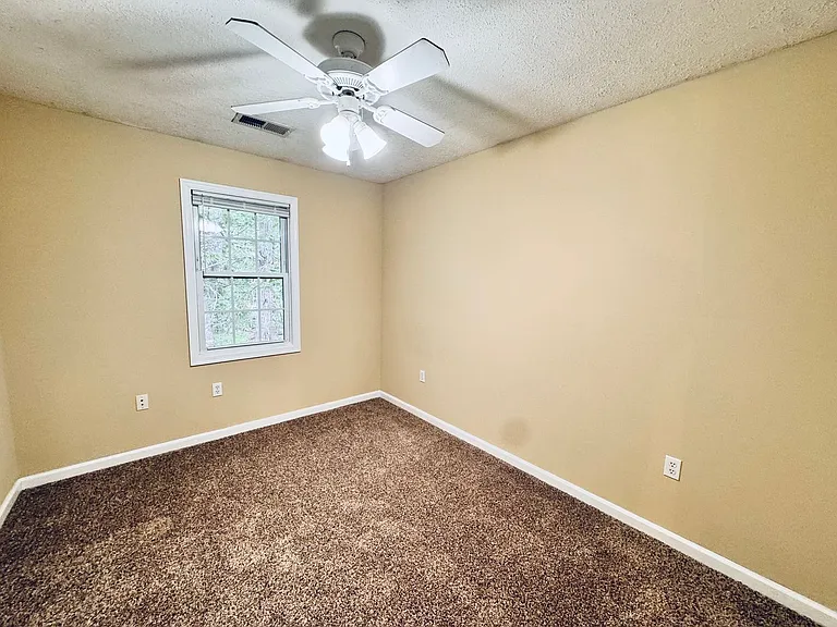 802 Middle St — Photo 13