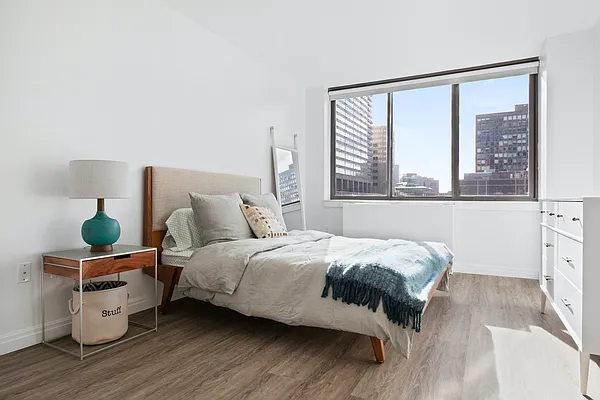 Rented by Greystar | media 29