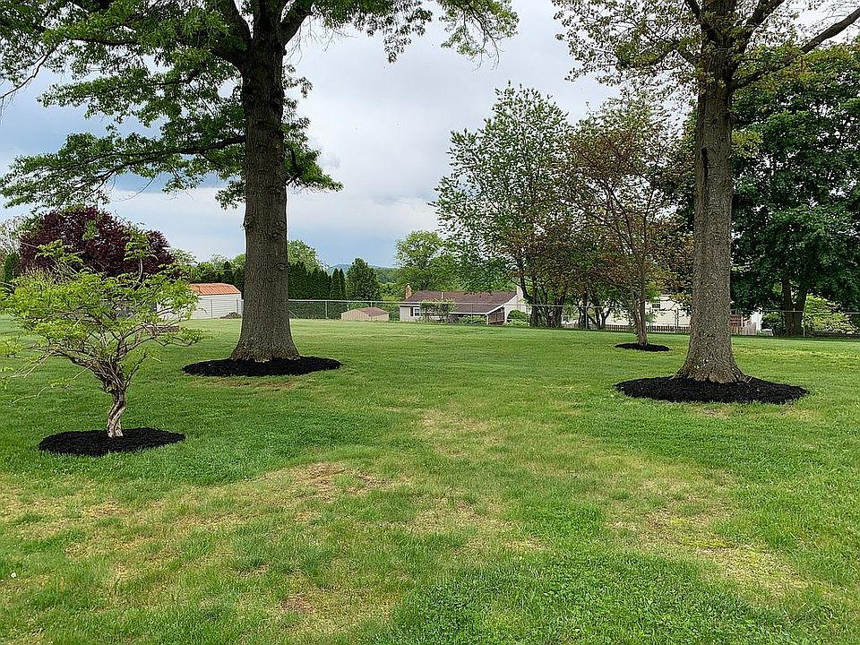 2nd image of 547 Mountain Rd