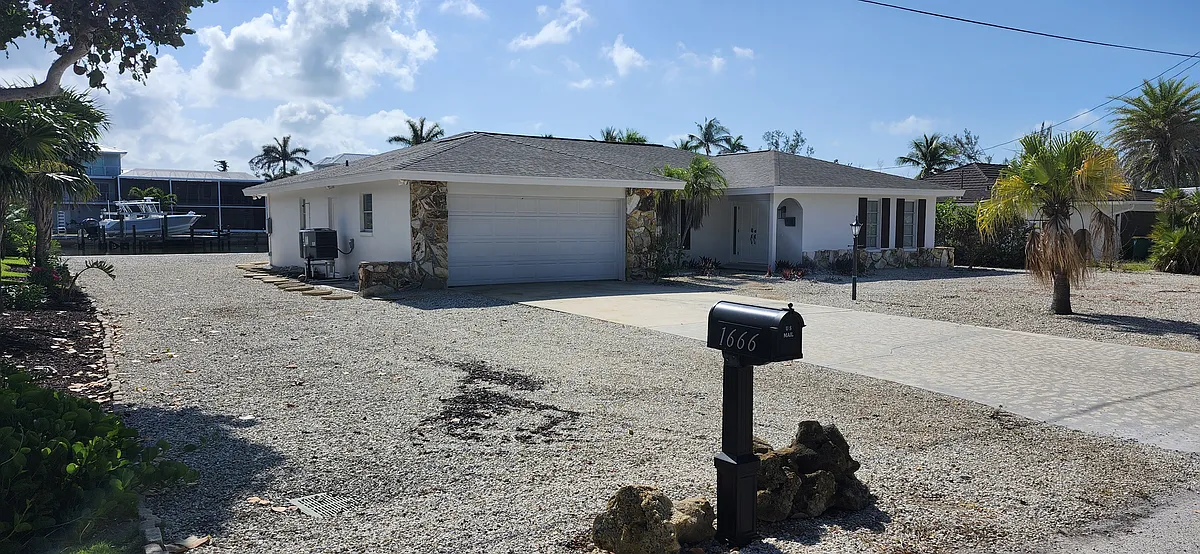 Building Photo - 1666 Sabal Palm Dr