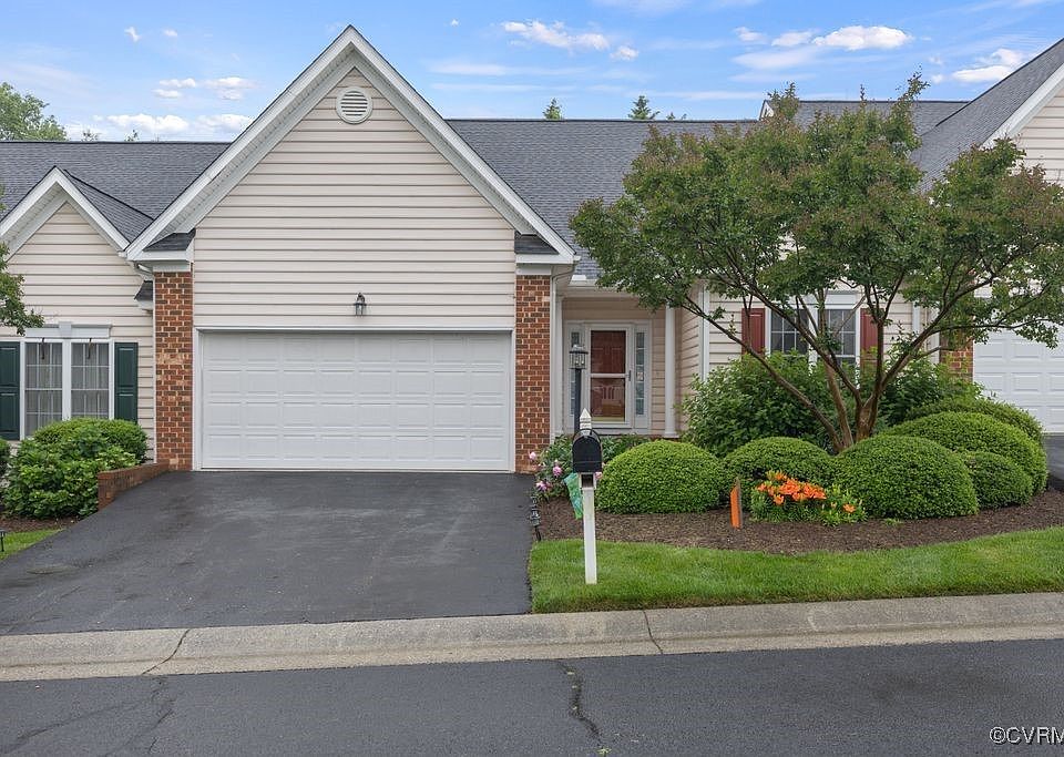 1st image of 126 Carriage Point Ln