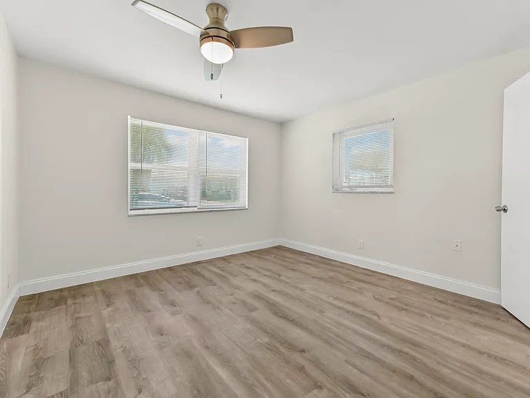 717 SW 16th St — Photo 23