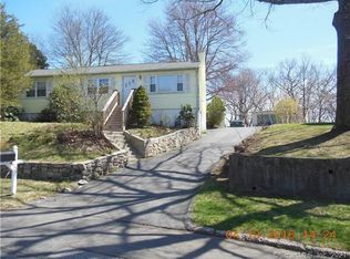 55 Red Oak Rd, Bridgeport, CT 06606