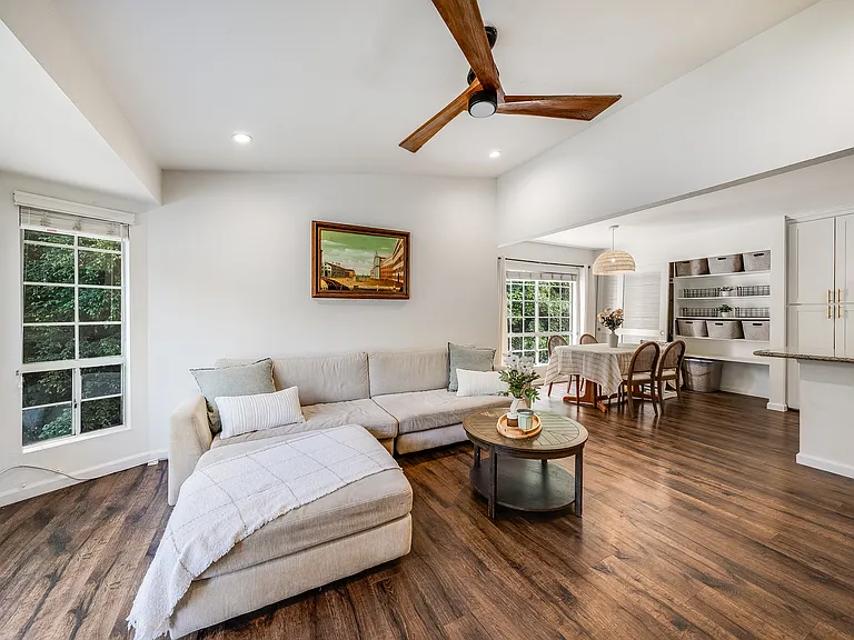 585 Mananai Pl #26U — Photo 1