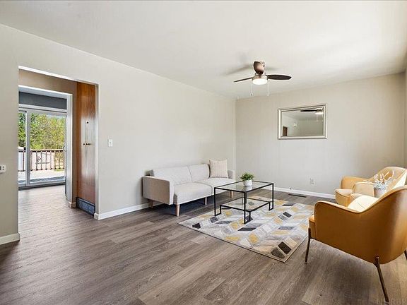 5th image of 522 3rd Ave NW