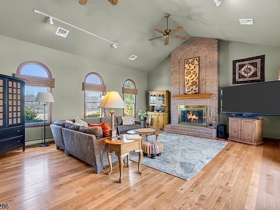 3rd image of 309 Pennington Harbourton Rd