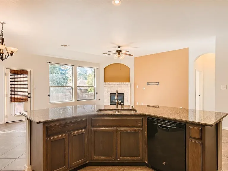 290 Maeves Way — Photo 6