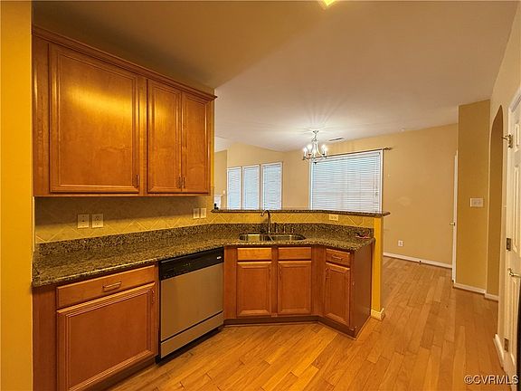 5th image of 851 Parkland Pl