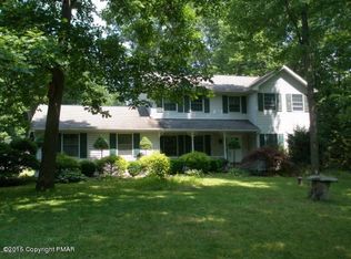 318 Tara Hill Dr, Stroudsburg, PA 18360