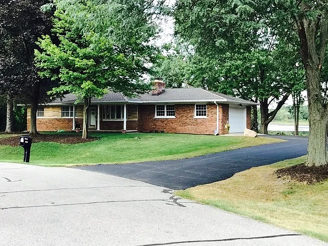 7617 Brookview Dr photo 1