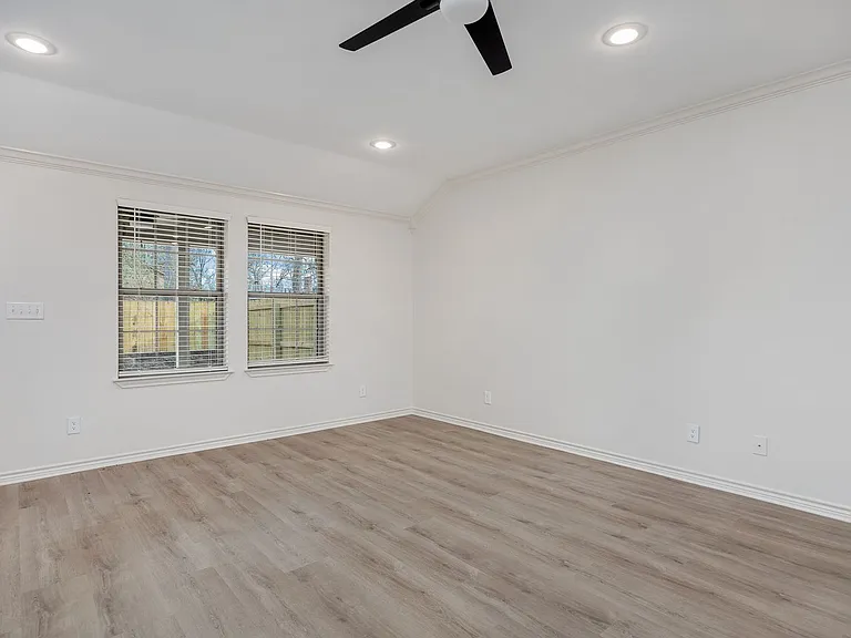 6806 County Road 1215 — Photo 8