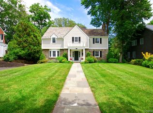 162 Manhasset Woods Rd, Manhasset, NY 11030