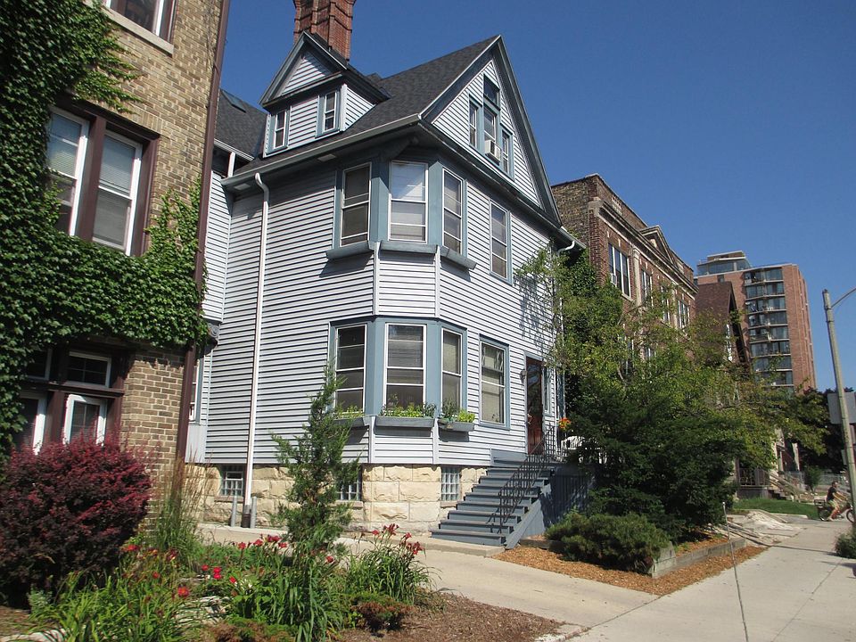 Street View, just a block from Lakefront and Brady