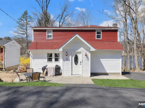 23 Upper Mountain Glen Lake Dr, West Milford, NJ 07480