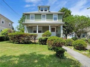 11 Raymond St, Glen Cove, NY 11542