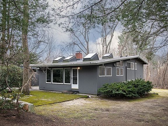 2nd image of 27 Peacock Farm Rd