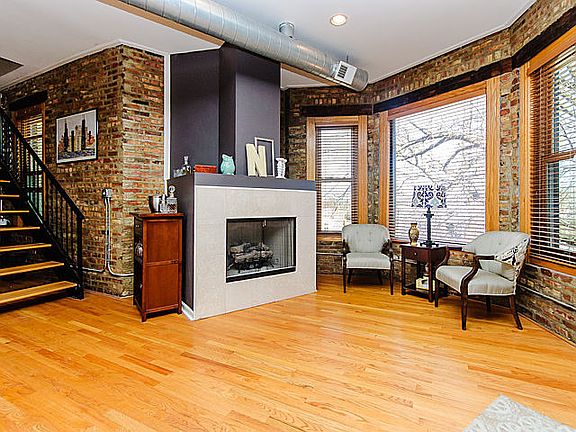 3rd image of 2139 W Montrose Ave #4