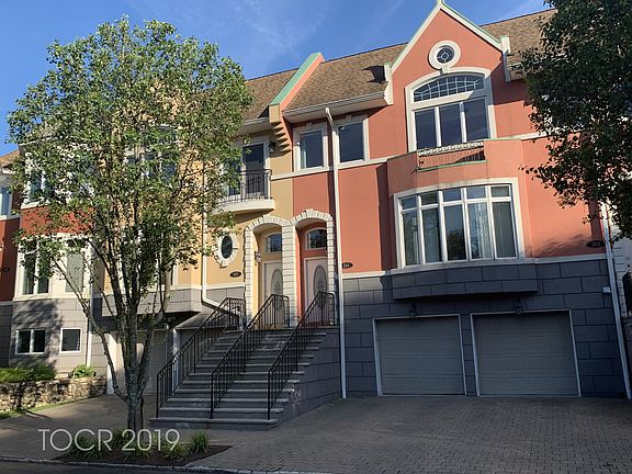 2nd image of 104 Winding Creek Way
