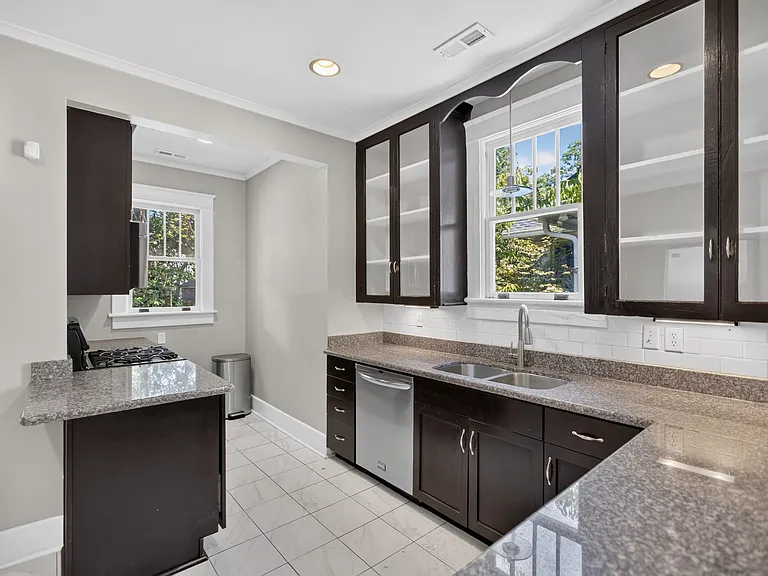 831 Rutledge Ave — Photo 6