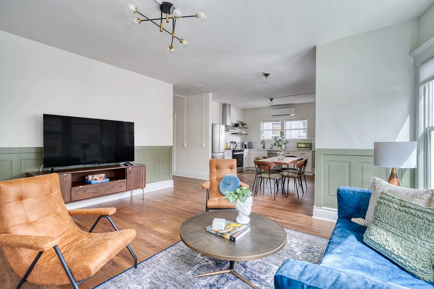 6 bed, 2.0 bath, 2497 sqft, $14,190 — Photo 3