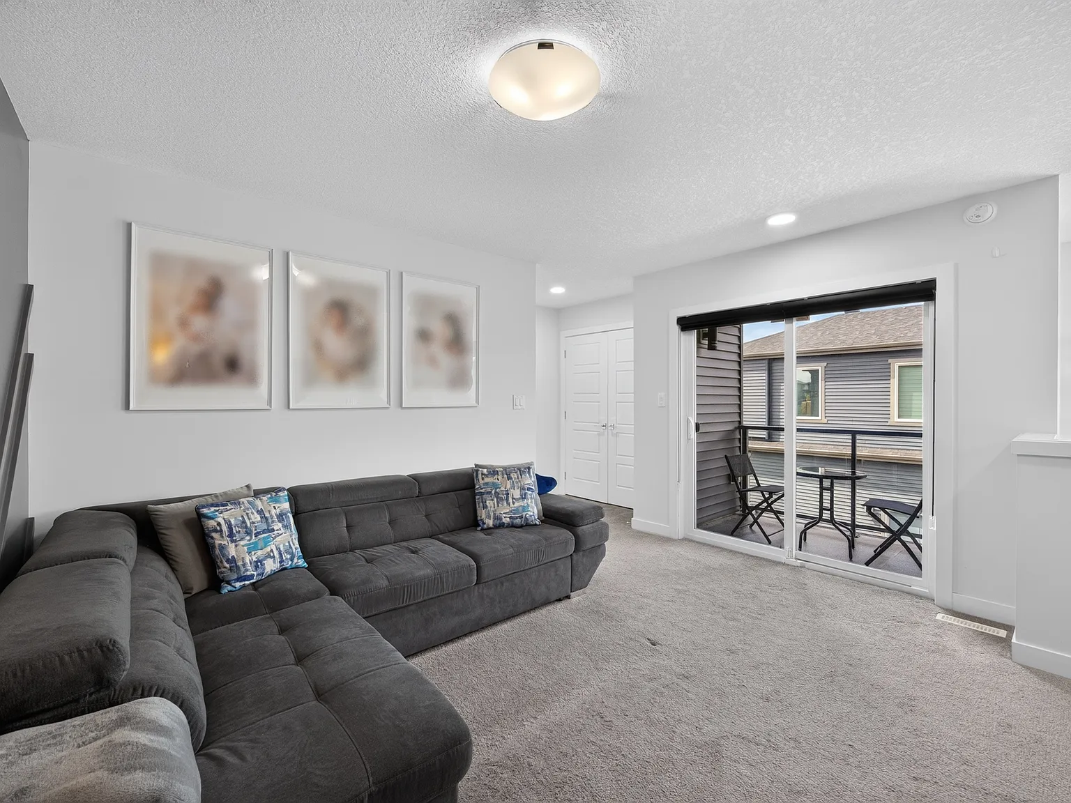 Modern 3 Bedroom | 2.5 Bathroom Main Floor with Double Garage — Photo 3