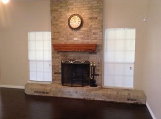 930 Lake Ridge Dr, Azle, TX 76020