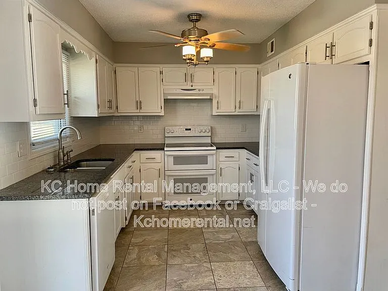 10606 N Oak Trafficway — Photo 8