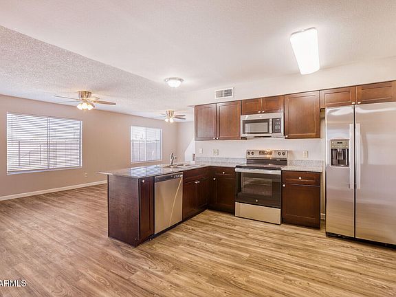 2nd image of 904 W YALE Drive