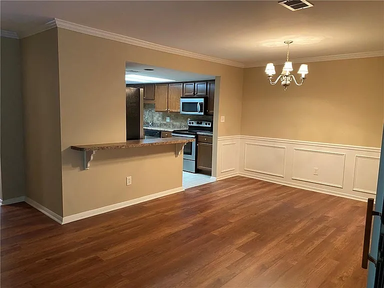 2207 Surrey Ct SE — Photo 9