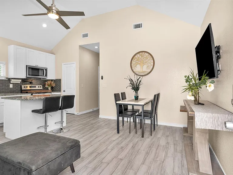 286 Westchase — Photo 3