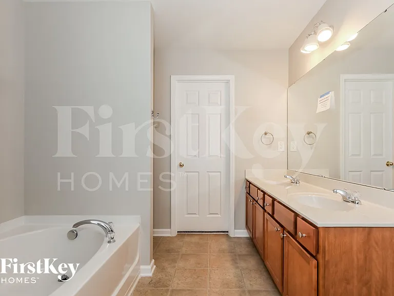 1008 Rural Farm Rd — Photo 9