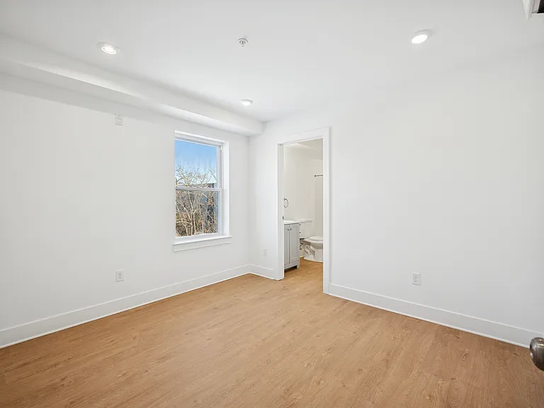 3413 N 19th St #4B — Photo 5