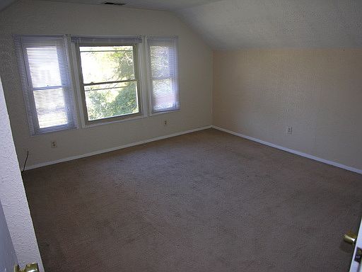 4th image of 783 Clinton Springs Ave Unit 3