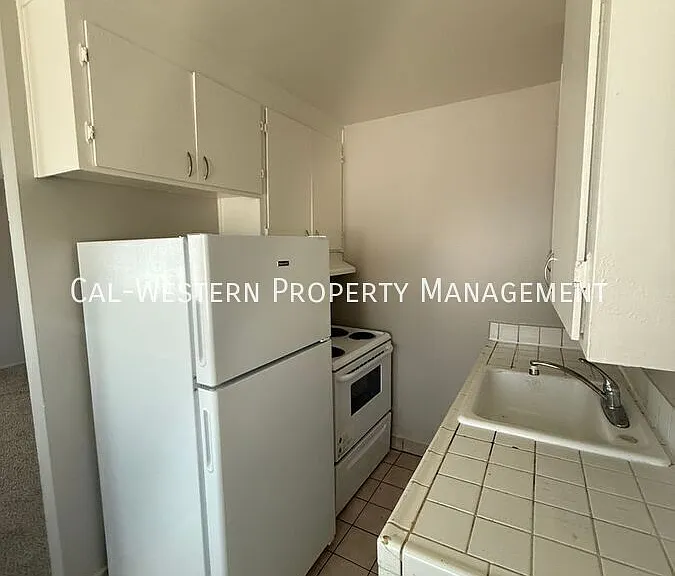 684 Richmond Ave — Photo 17