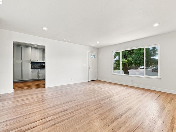 5th image of 6963 Portage Rd