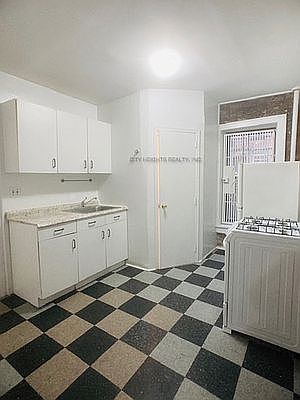 2nd image of 207 E 5th St APT 2