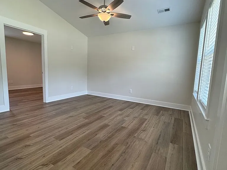 503 Pecan Tree Ln — Photo 3