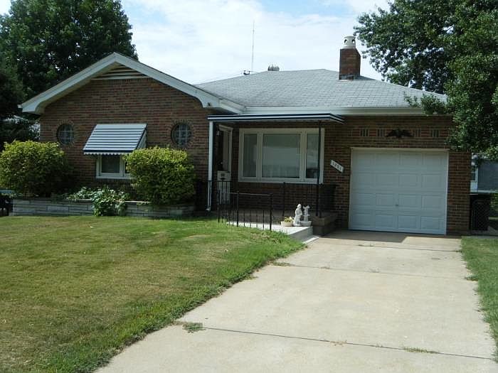 1st image of 1921 Telford Dr