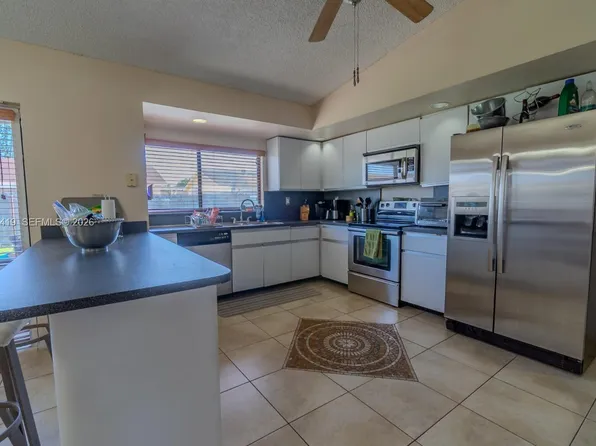 20013 NW 62nd Pl, Hialeah, FL 33015