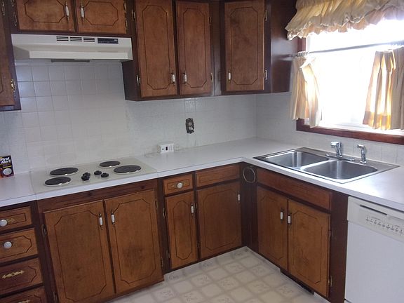 4th image of 920 Union Ave