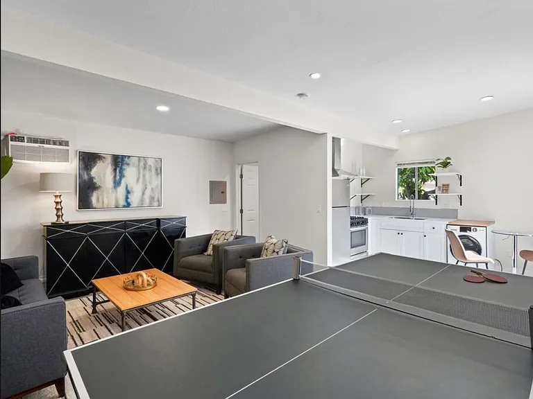 411 E Randolph St #B — Photo 8