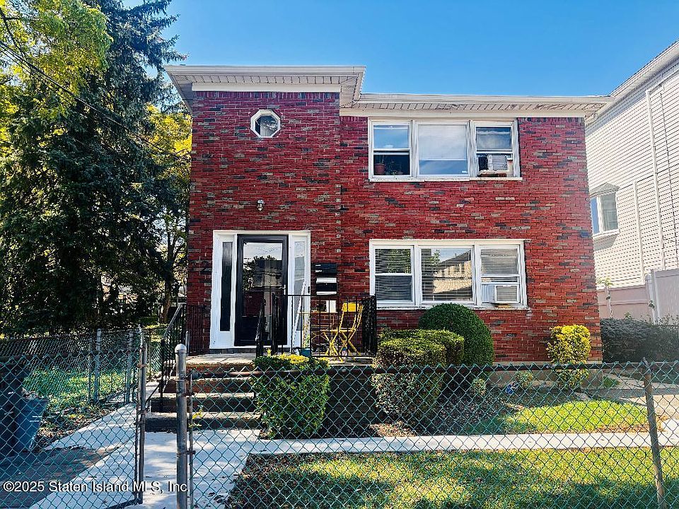 1st image of 22 Grasmere Ave Floor 1
