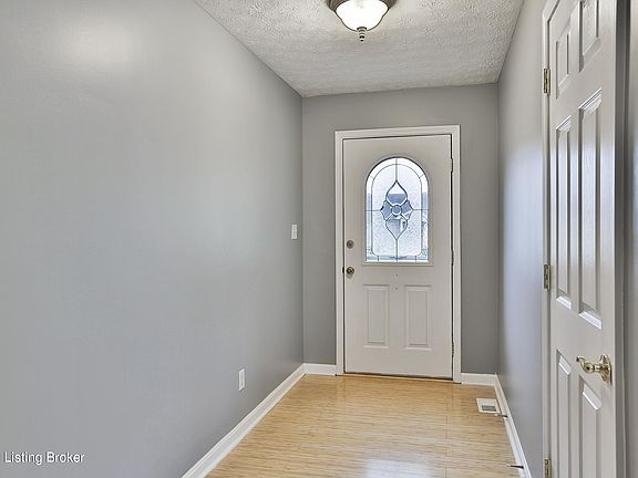 4th image of 250 Grand Central Dr