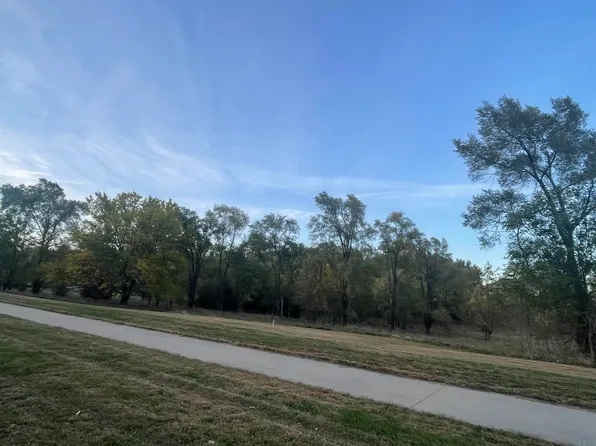 Outer Dr, Sioux City, IA 51108