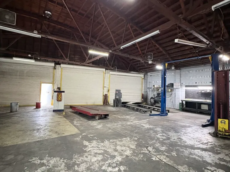 100 Railroad Ave — Photo 3