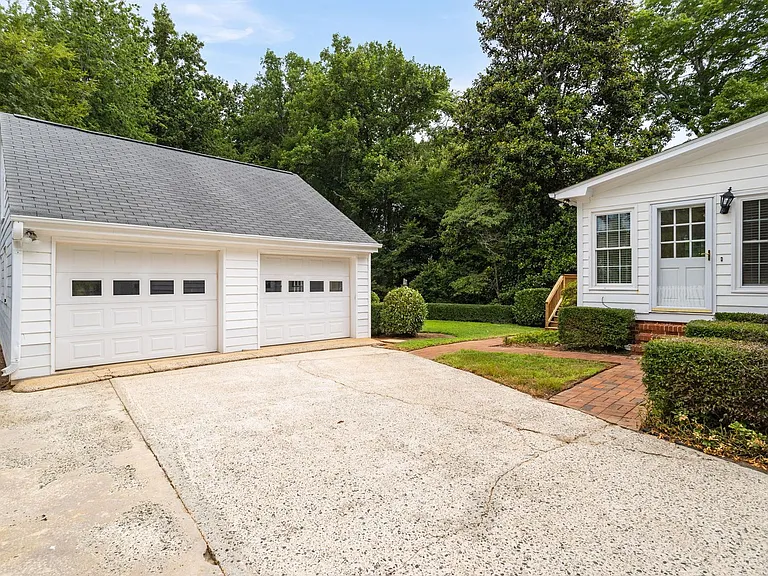 4205 Belvoir Dr — Photo 48