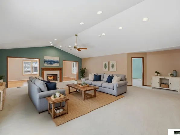 6707 Flint Ridge Rd, Lincoln, NE 68506