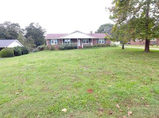 419 Shamrock Dr, Boiling Springs, SC 29316