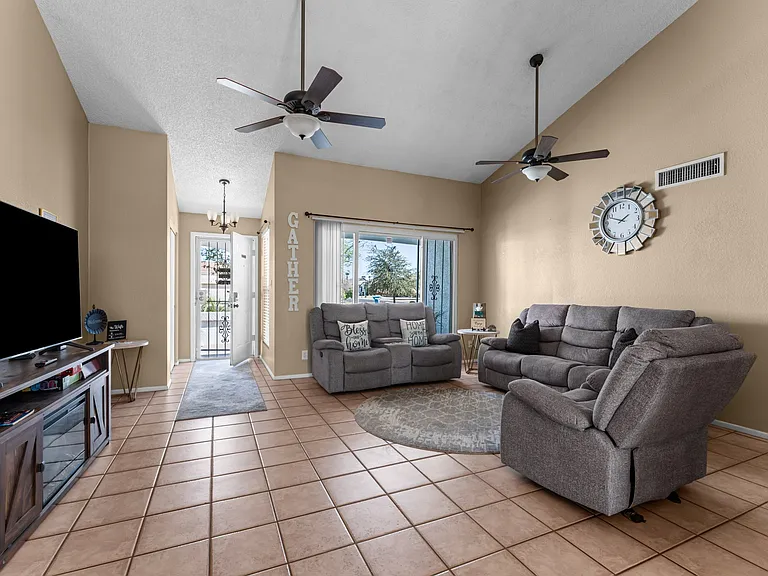 8742 W Meadowbrook Ave — Photo 8